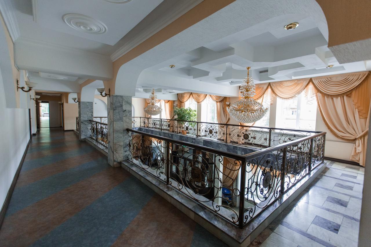 Hotel Altay Leninogorsk エクステリア 写真